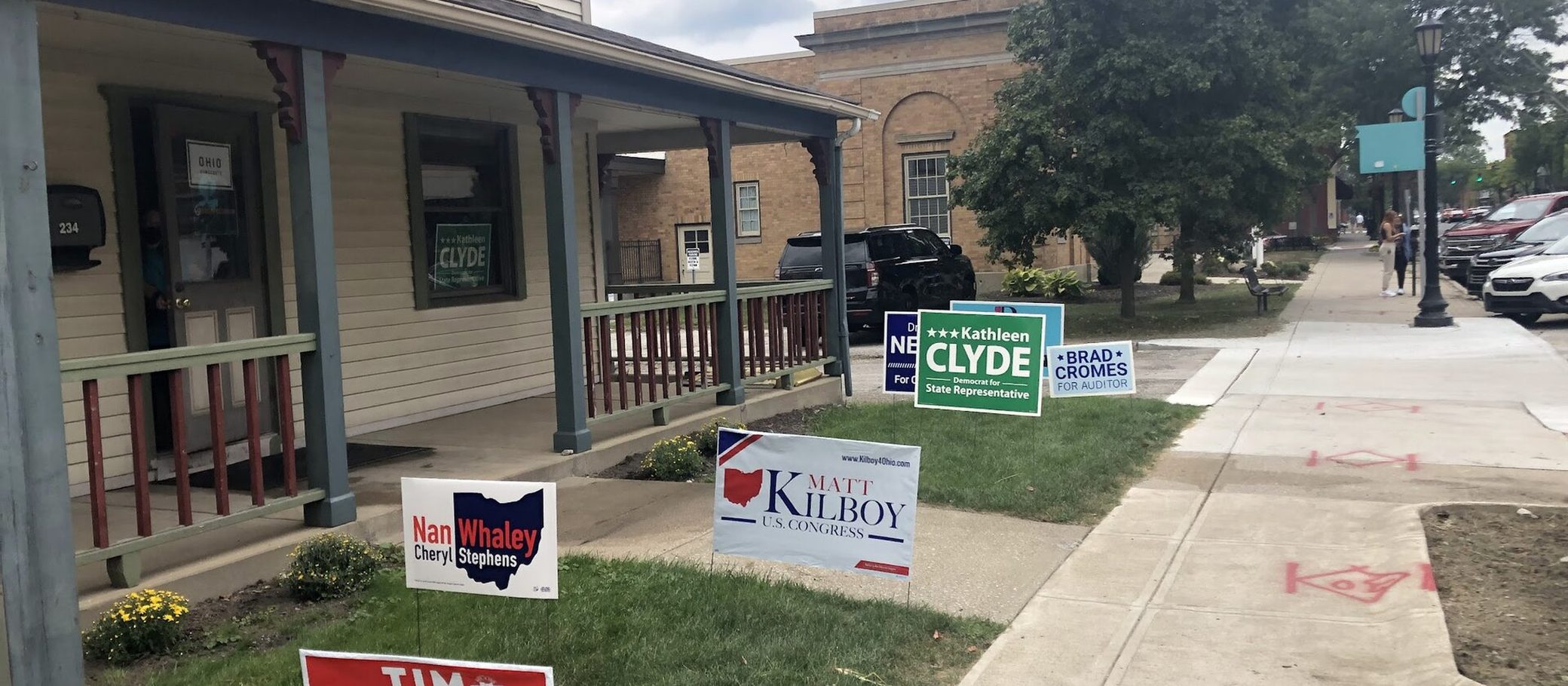 Political campaign yard signs during the 2022 Ohio election